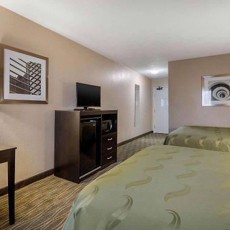 Quality Inn & Suites Des Moines - Merle Hay Road Urbandale Exteriér fotografie