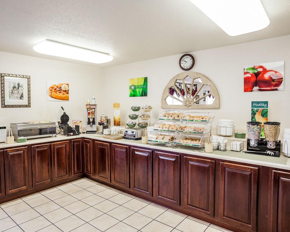 Quality Inn & Suites Des Moines - Merle Hay Road Urbandale Exteriér fotografie