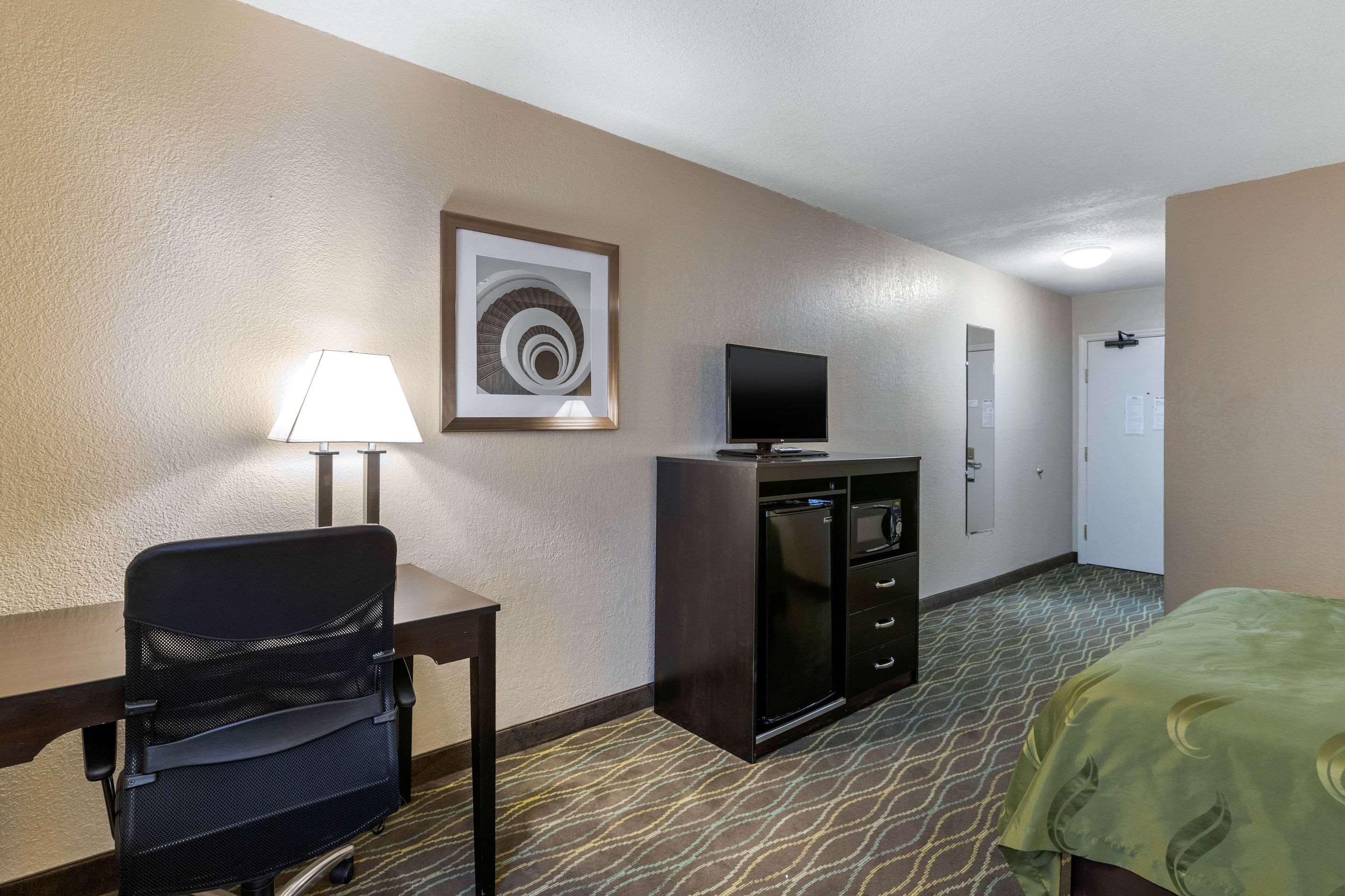 Quality Inn & Suites Des Moines - Merle Hay Road Urbandale Exteriér fotografie