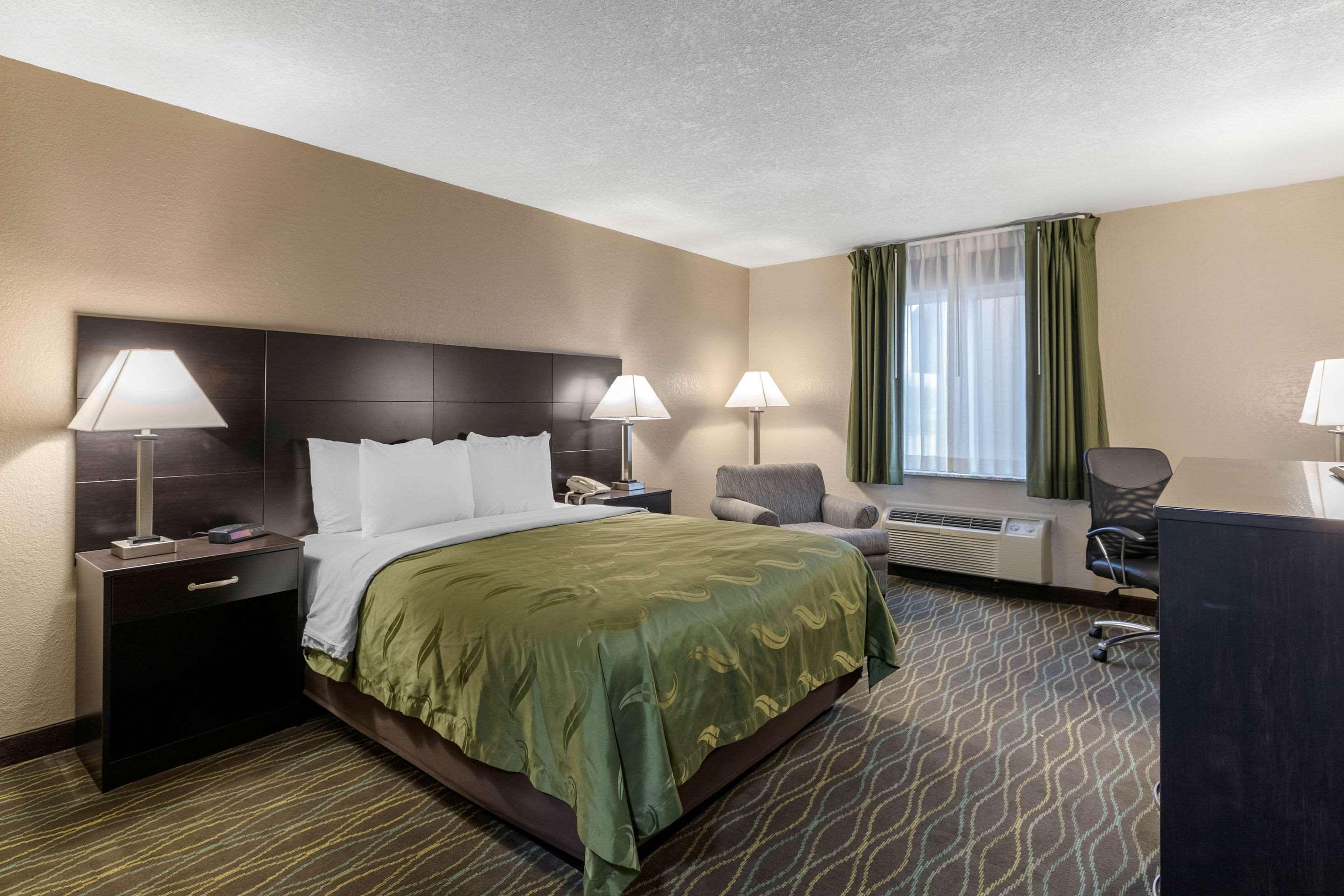 Quality Inn & Suites Des Moines - Merle Hay Road Urbandale Exteriér fotografie