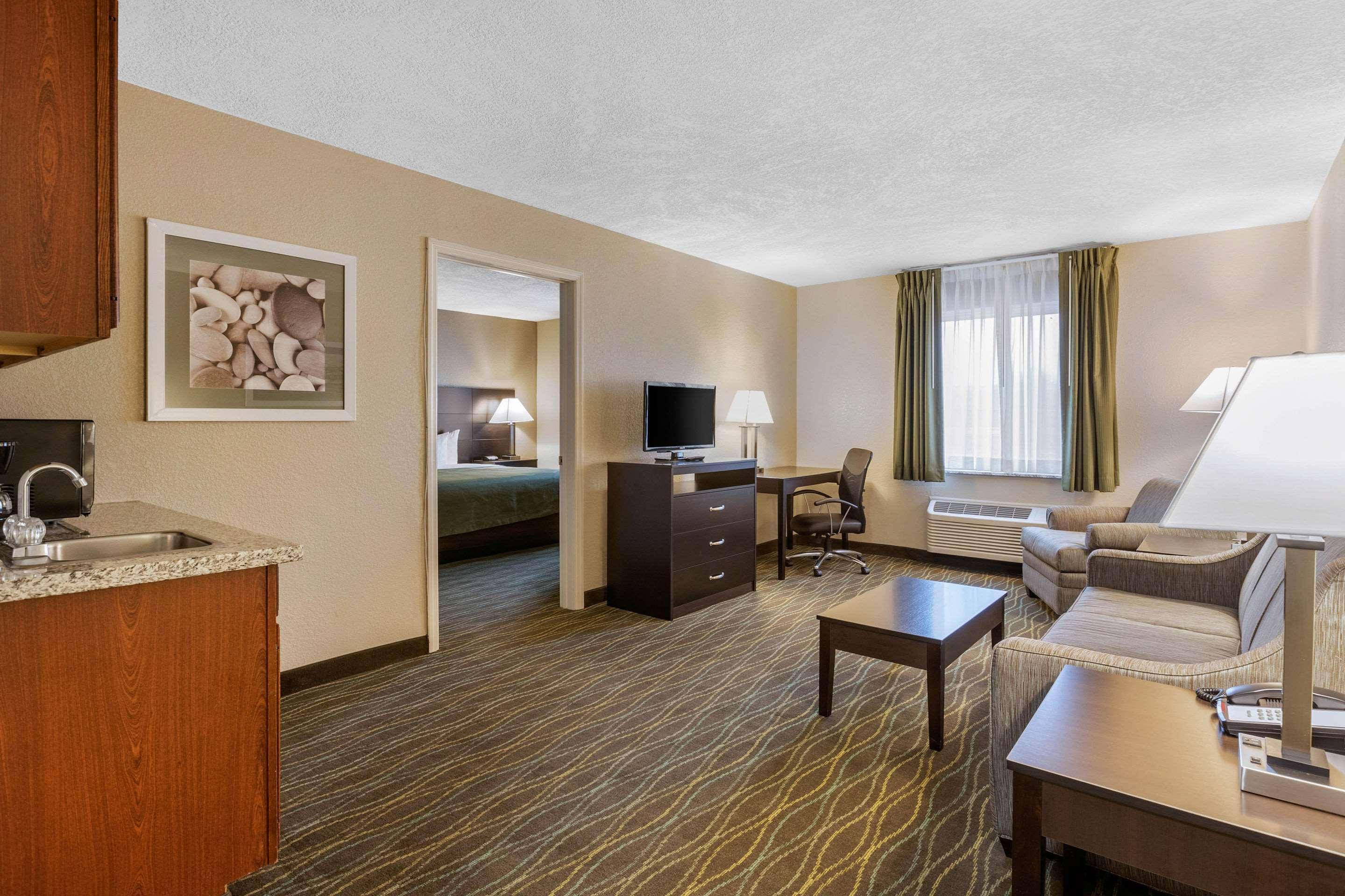Quality Inn & Suites Des Moines - Merle Hay Road Urbandale Exteriér fotografie