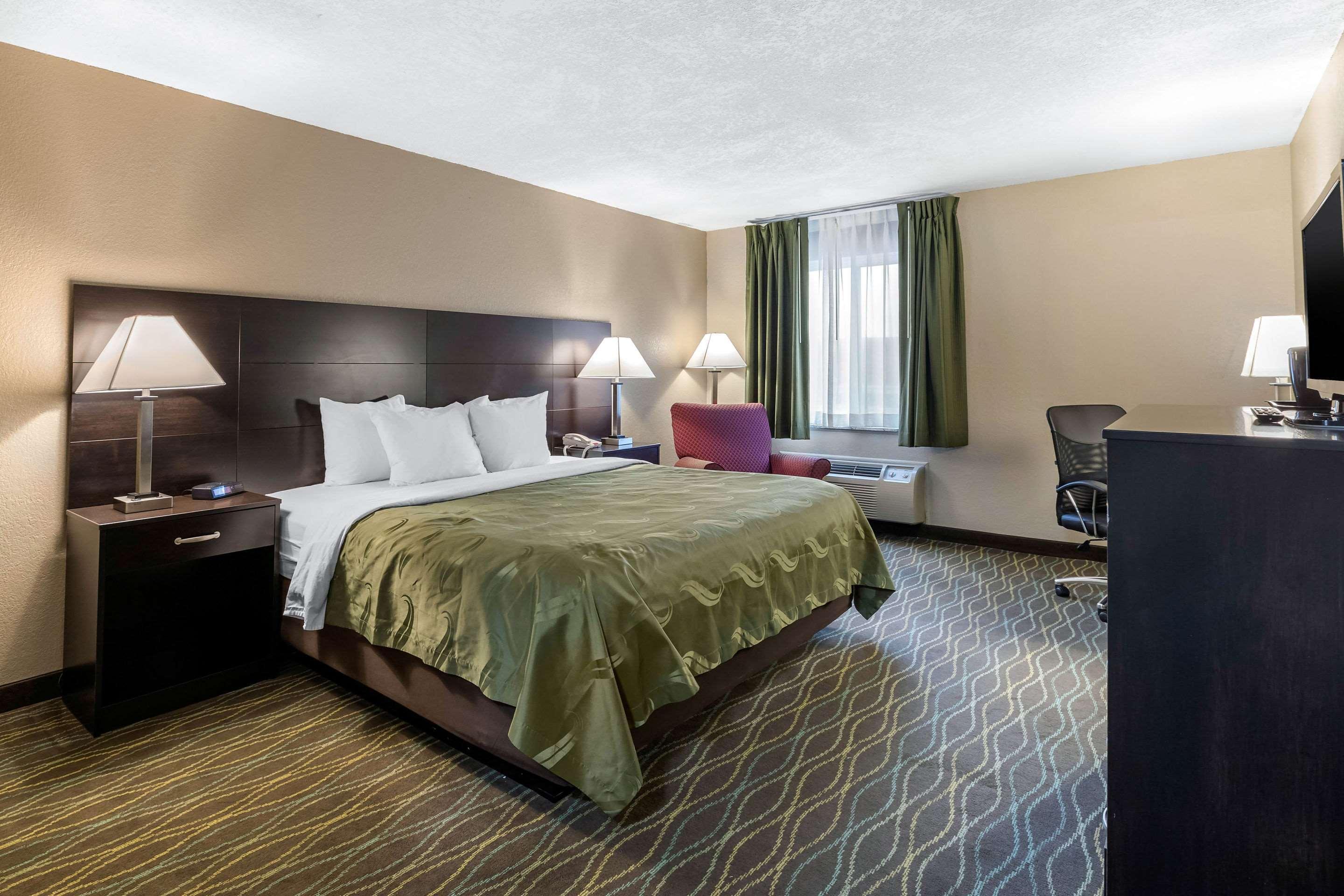 Quality Inn & Suites Des Moines - Merle Hay Road Urbandale Exteriér fotografie