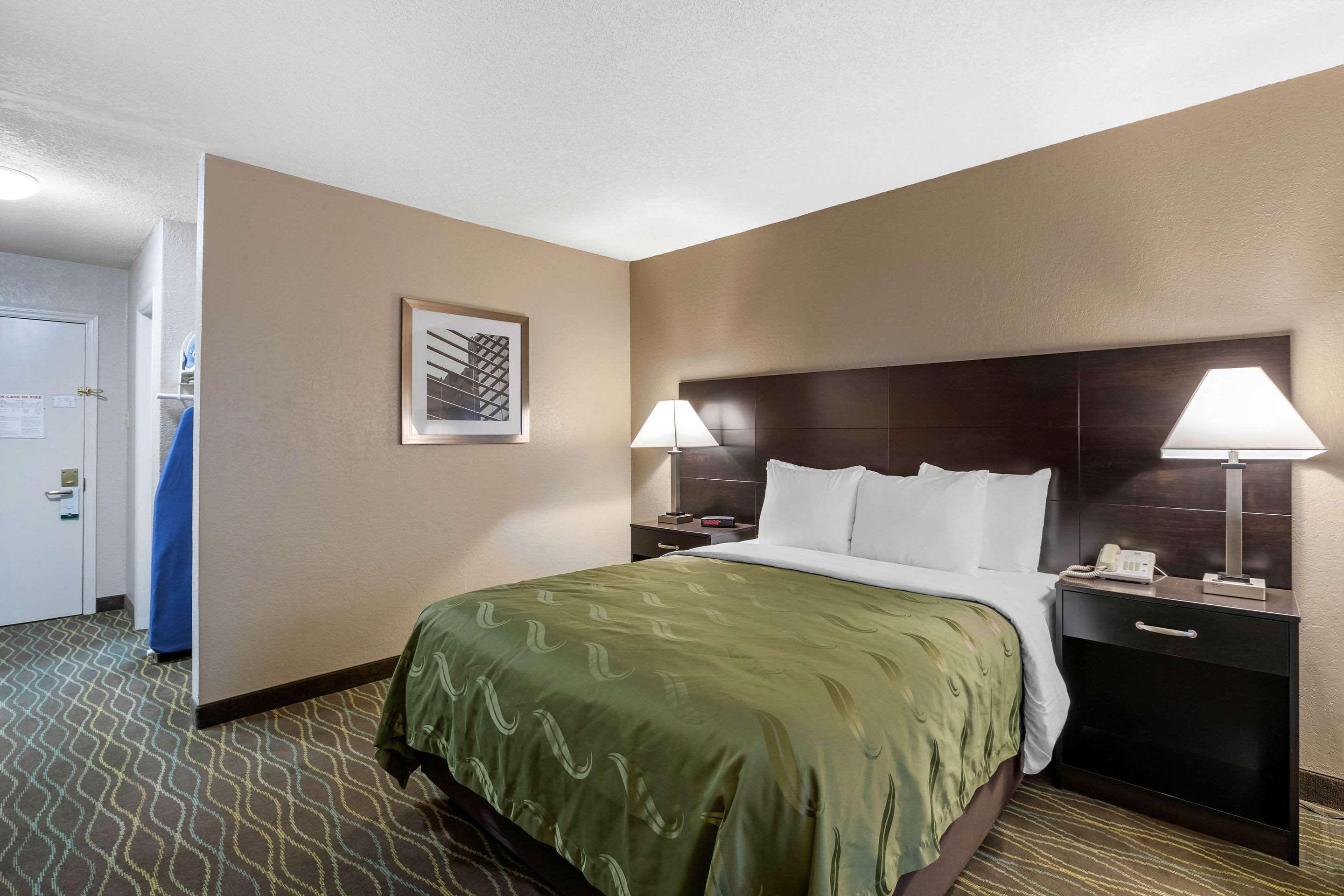 Quality Inn & Suites Des Moines - Merle Hay Road Urbandale Exteriér fotografie