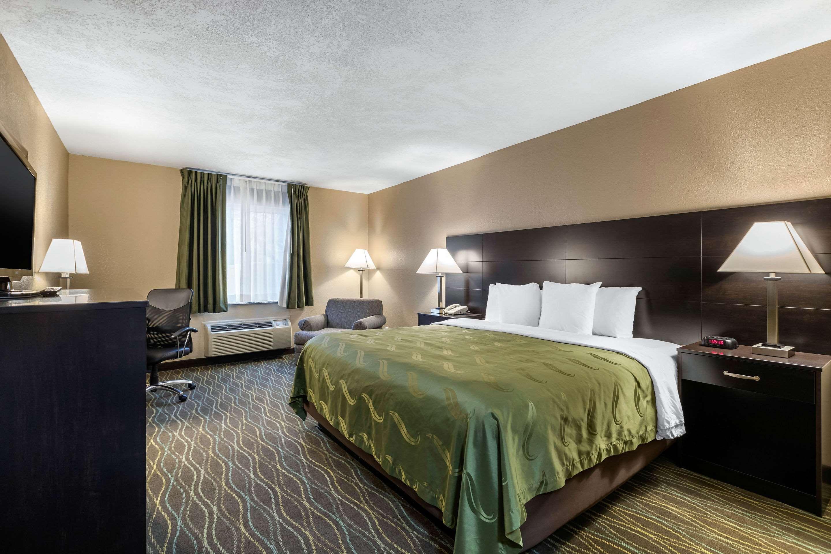 Quality Inn & Suites Des Moines - Merle Hay Road Urbandale Exteriér fotografie