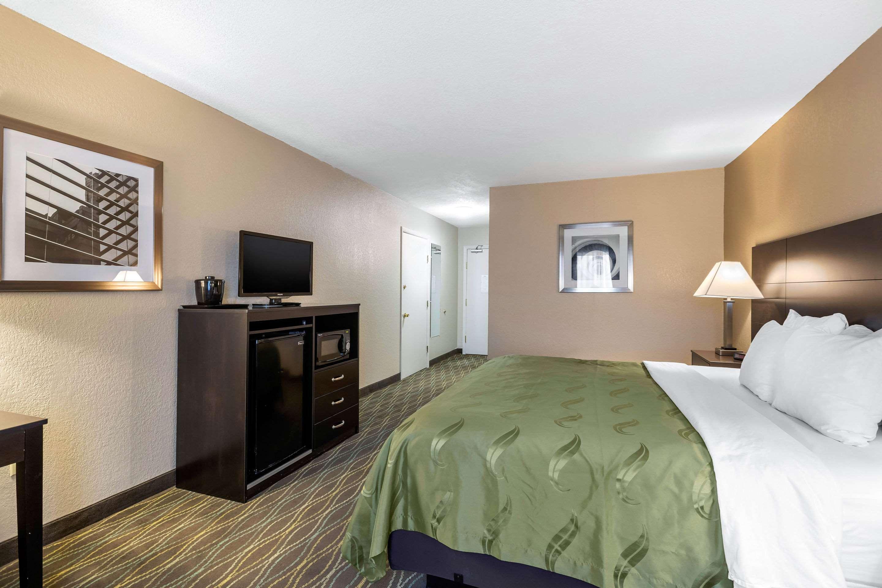 Quality Inn & Suites Des Moines - Merle Hay Road Urbandale Exteriér fotografie