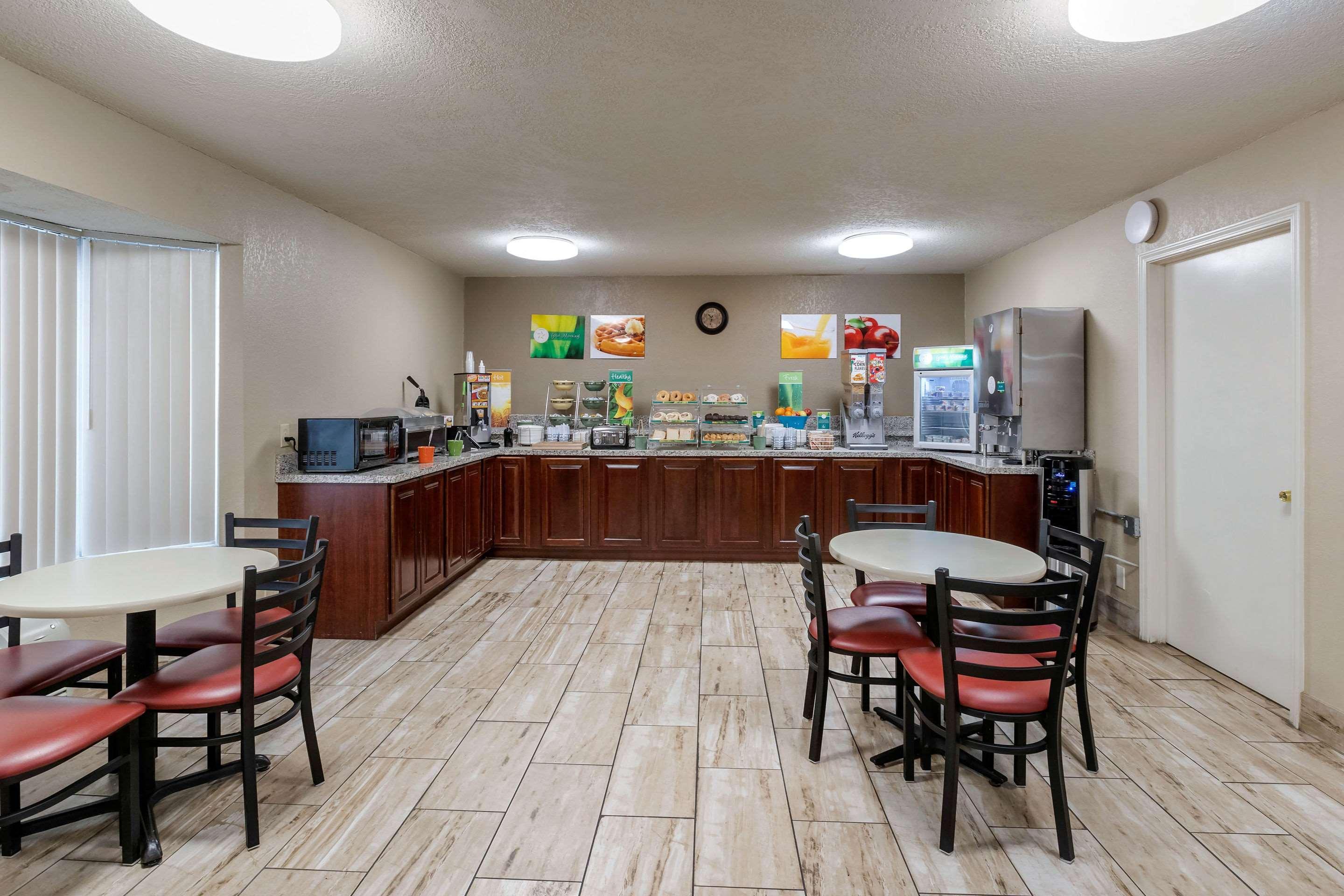 Quality Inn & Suites Des Moines - Merle Hay Road Urbandale Exteriér fotografie