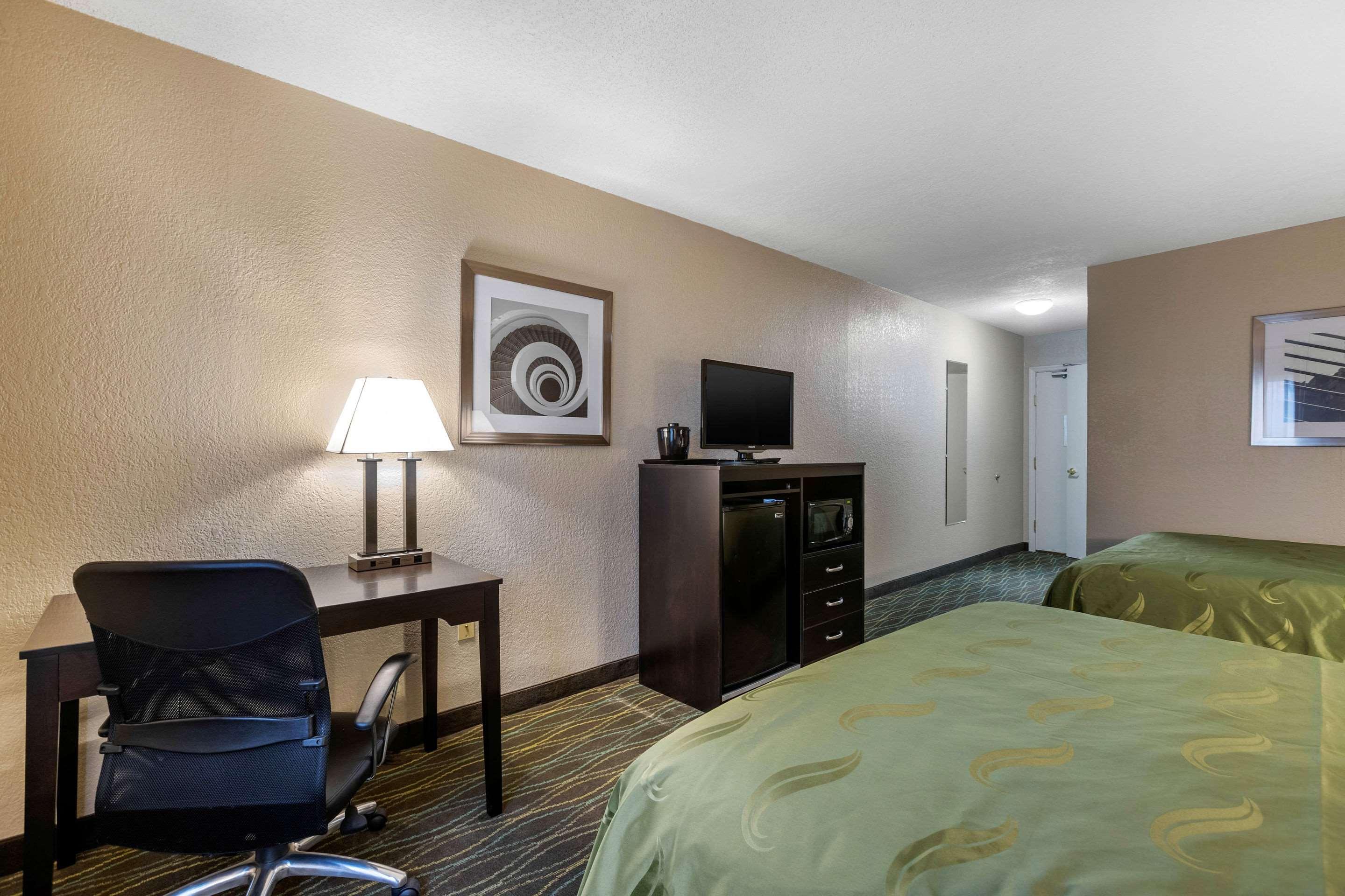 Quality Inn & Suites Des Moines - Merle Hay Road Urbandale Exteriér fotografie