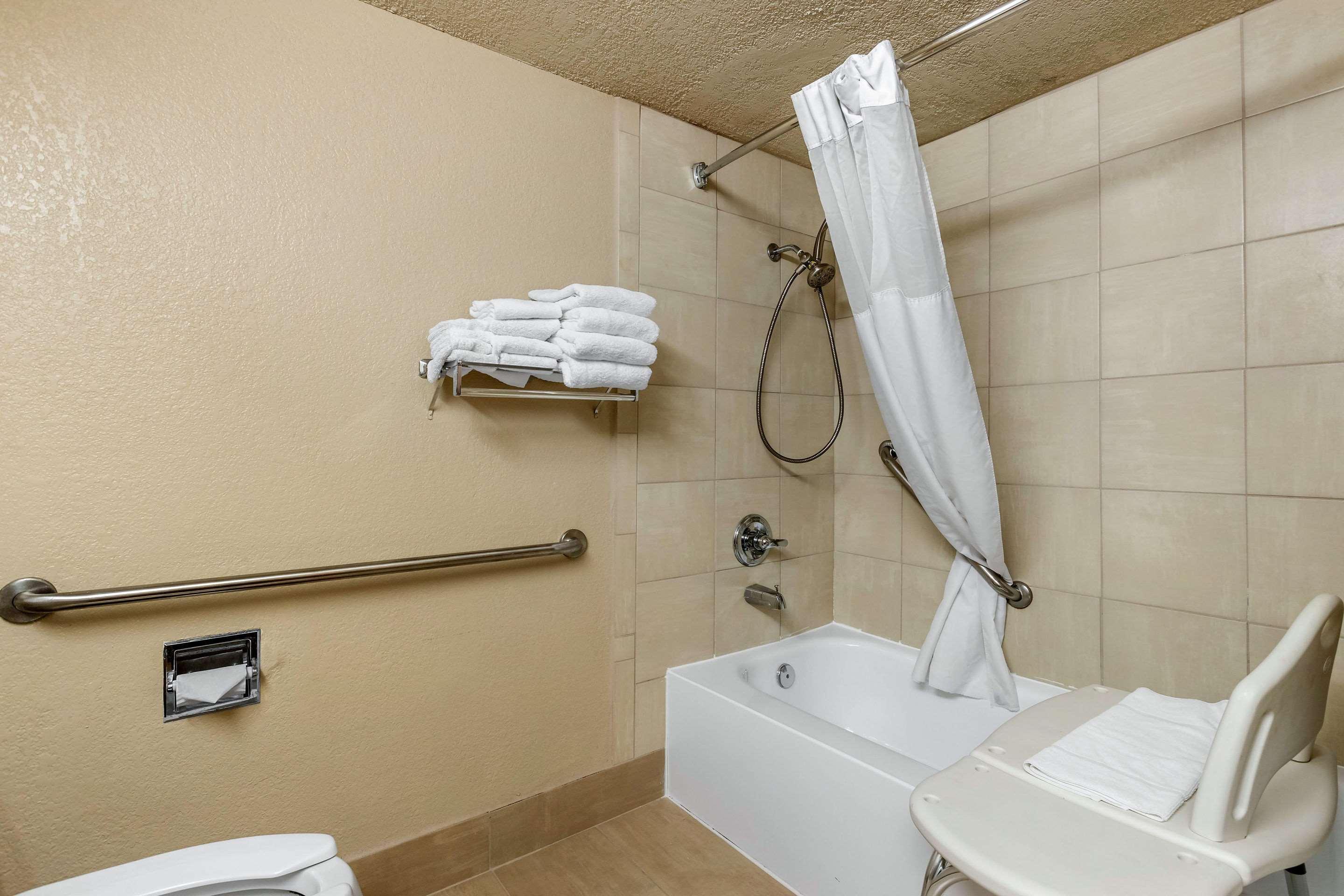 Quality Inn & Suites Des Moines - Merle Hay Road Urbandale Exteriér fotografie