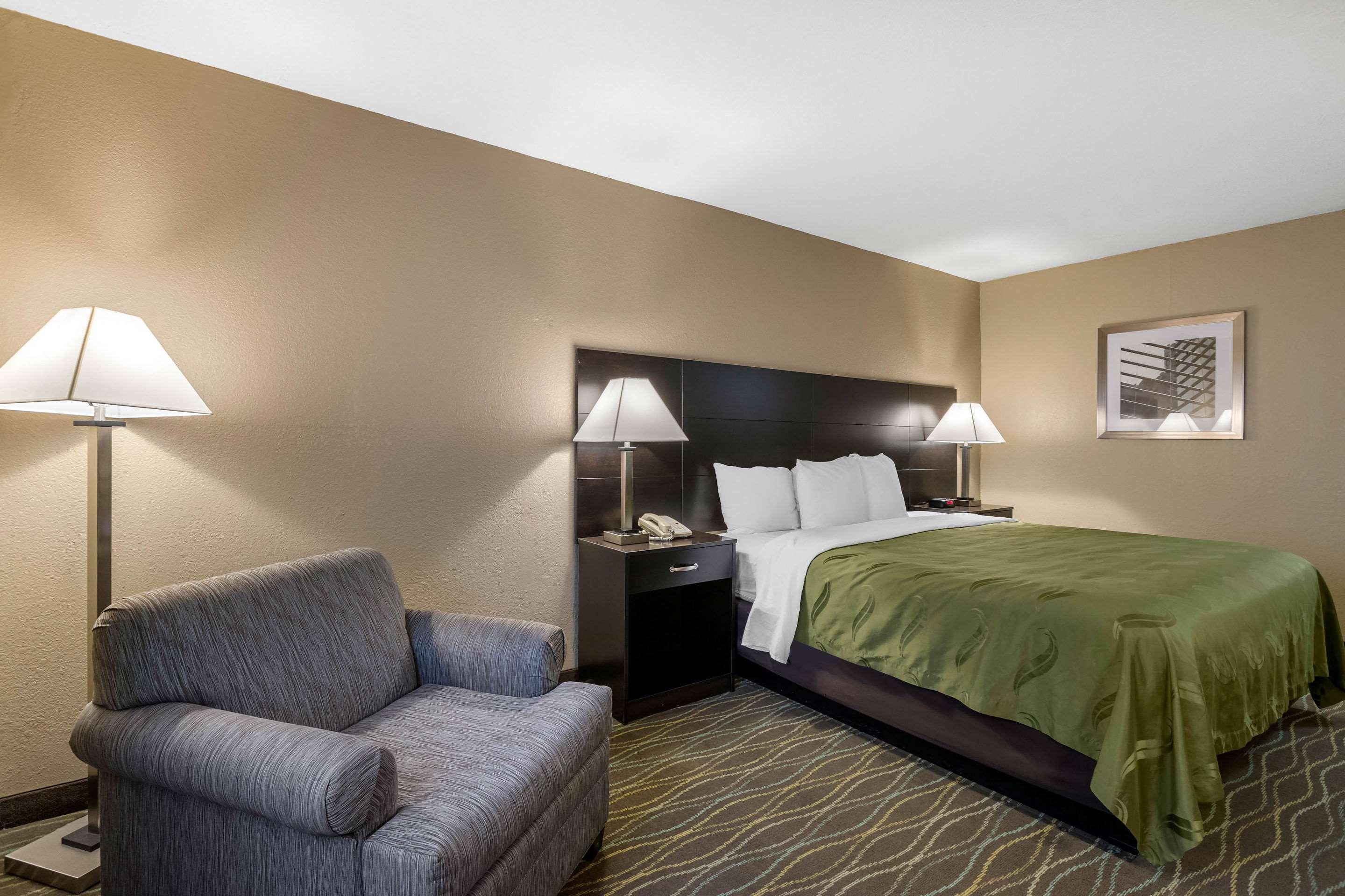 Quality Inn & Suites Des Moines - Merle Hay Road Urbandale Exteriér fotografie