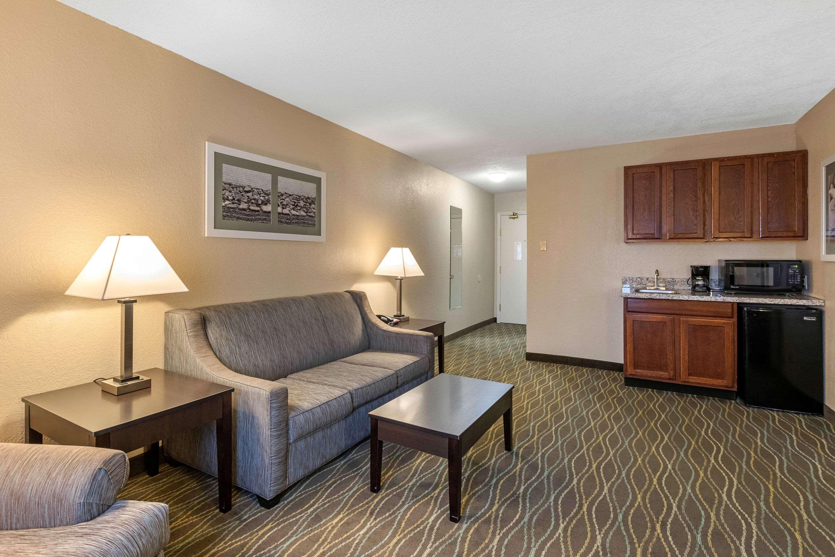 Quality Inn & Suites Des Moines - Merle Hay Road Urbandale Exteriér fotografie